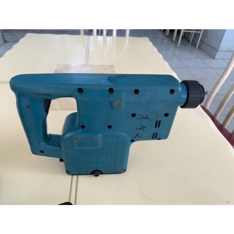 Bán cặp khoan bê tông và cắt makita 10.8v chưa lên pin.