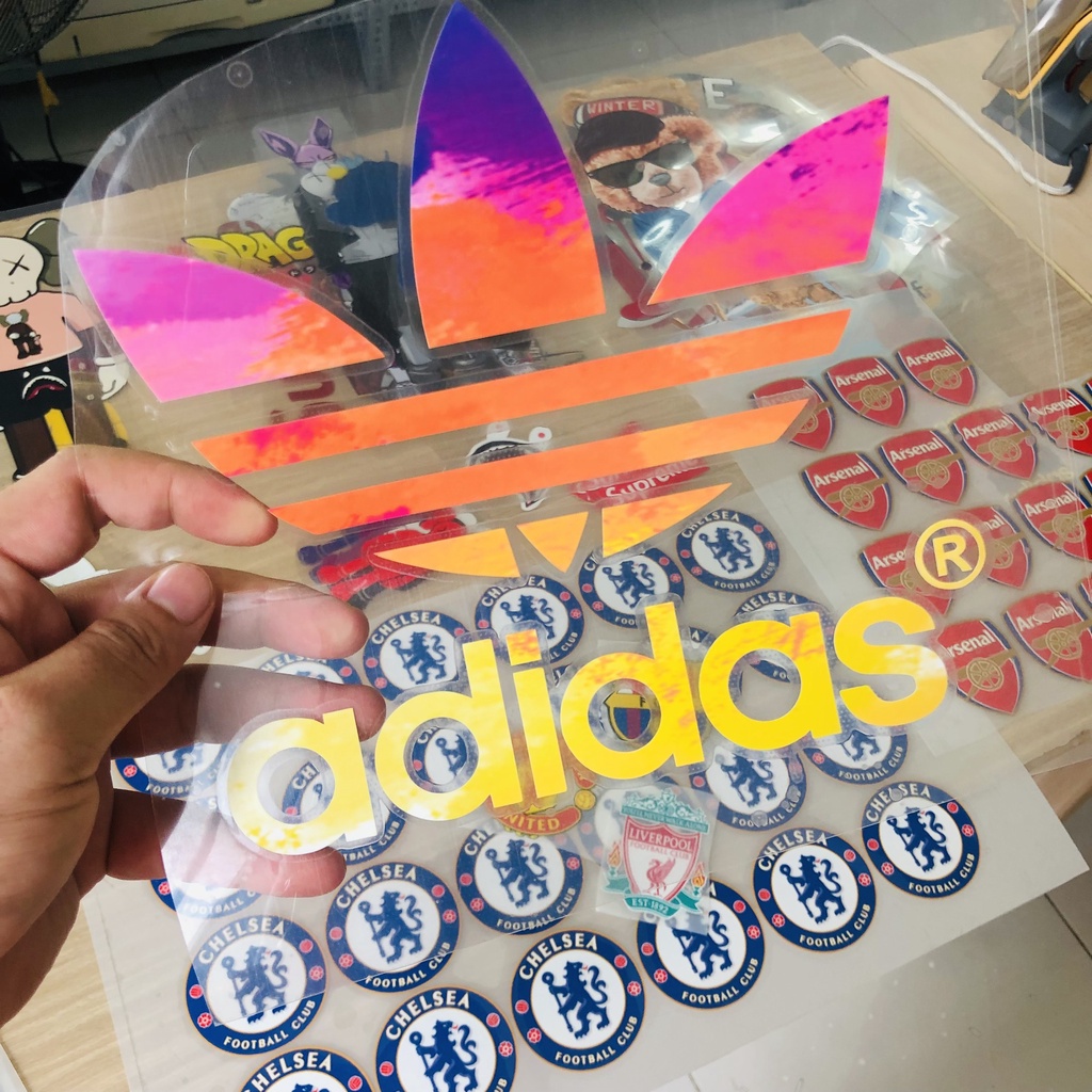 Logo ủi hình Adi-Das màu cực chill