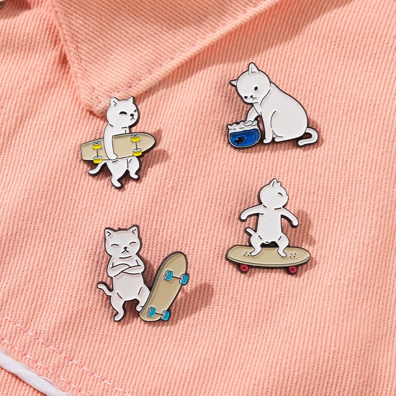 Ghim Pin cài áo hình mèo trượt ván