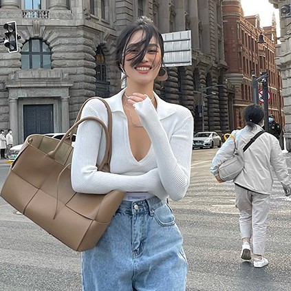 QADCOL  Áo dệt kim màu trắng tay dài cổ chữ V gợi cảm cho nữ