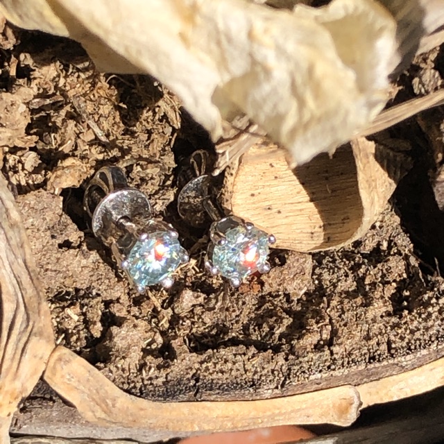 Bông tai Moissanite 4,0 ly xanh dương bạc 925 mạ bạch kim TRẺ TRUNG LẠ MẮT