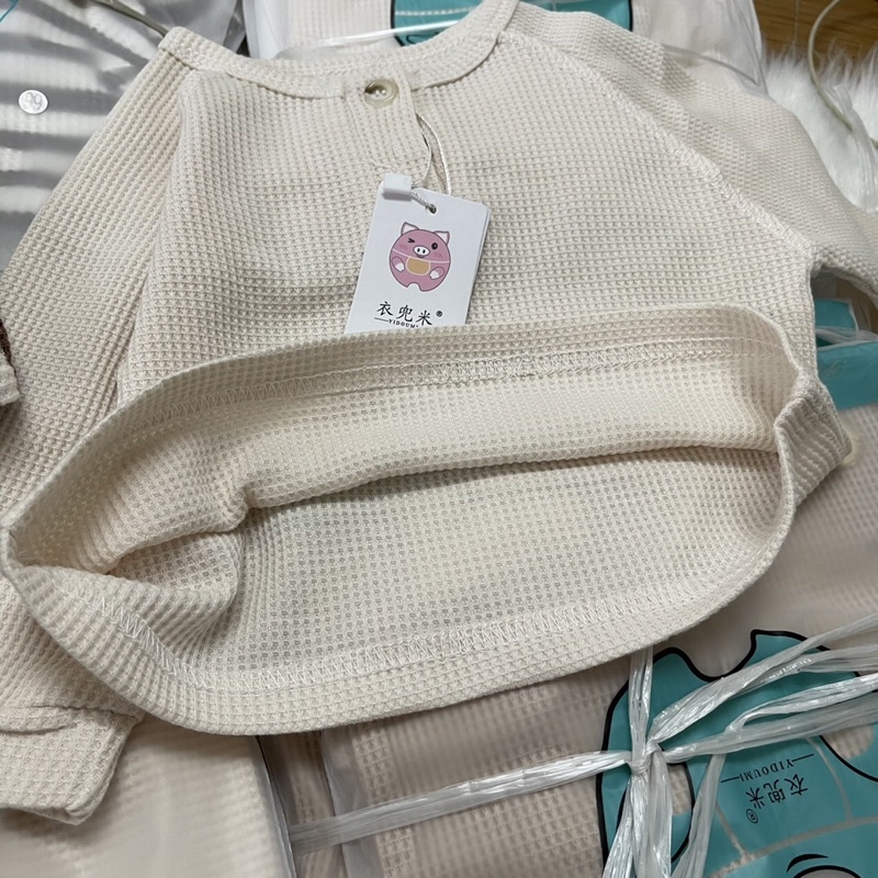 Áo dài tay cho bé chất liệu cotton tổ ong xốp mềm mại, kiểu dáng phong cách Hàn Quốc dành cho trẻ từ 3 tháng đến 4 tuổi