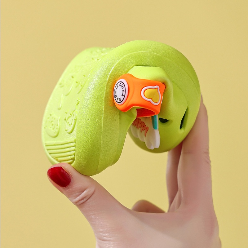 SANITKUN Giày bít mũi khoét lỗ mang trong nhà chống trượt họa tiết khủng long hoạt hình dễ thương dành cho trẻ em