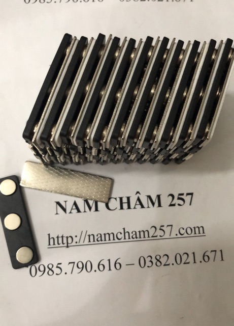 Nam châm cài áo thẻ tên màu đen, loại dài đẹp 3 nút