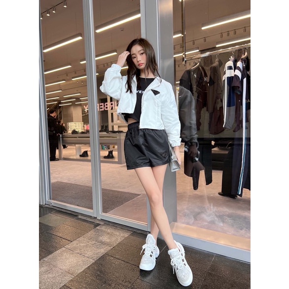 Áo khoác mỏng dáng croptop thương hiệu thời trang cao cấp Prada