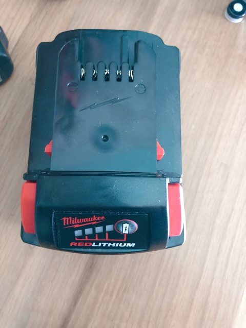 Pin milwaukee m18 5ah hàng Mỹ mới 100%