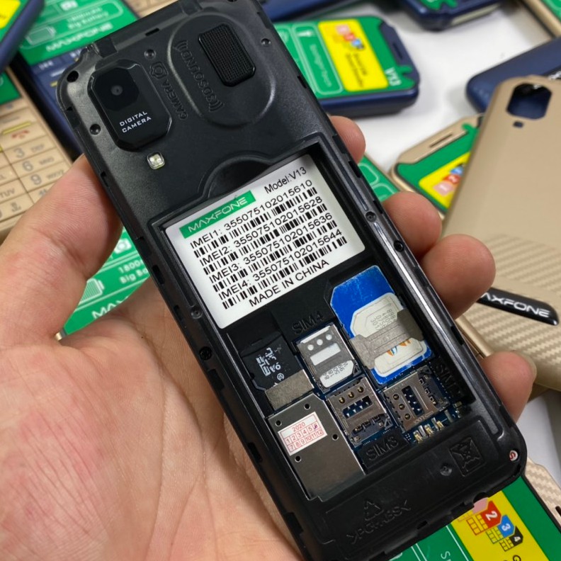 Điện Thoại 4 sim hầm hố nhỏ gọn phím to dành cho người già FM không cần tai nghe | BigBuy360 - bigbuy360.vn