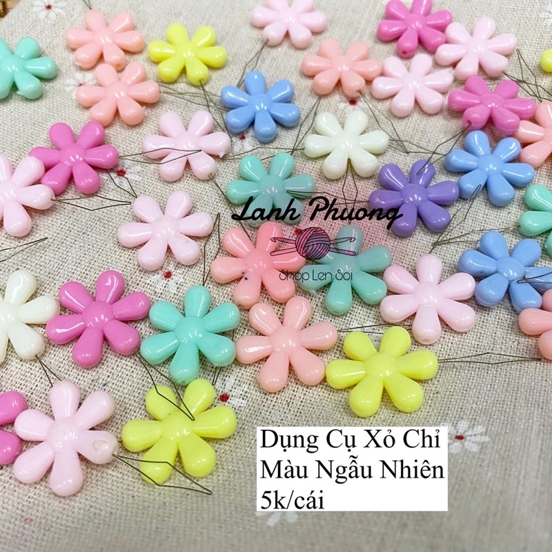 Dụng Cụ Xỏ Chỉ Bông Hoa Màu Ngẫu Nhiên
