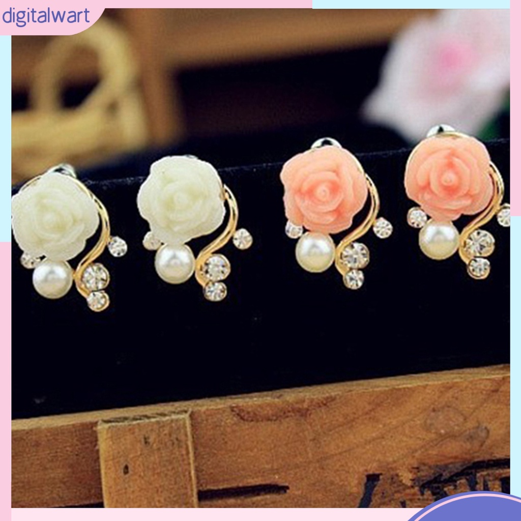Cặp khuyên tai thiết kế hình hoa hồng đính đá và ngọc trai giả sang trọng dành cho nữ