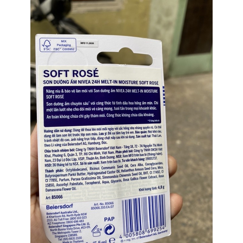 Son dưỡng ẩm môi NIVEA SOFT ROSÉ hoa hồng, giữ ẩm cho đôi môi mềm mại, căng bóng