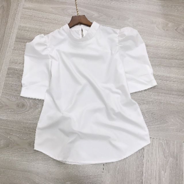 Áo sơ mi trắng cổ trụ tay bồng