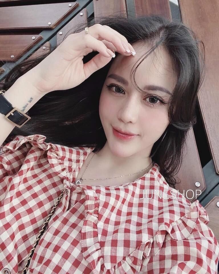 [Mã FAMAYWA giảm 10K đơn 50K] Áo sơ mi kẻ đỏ cổ bèo xinh xắn | BigBuy360 - bigbuy360.vn