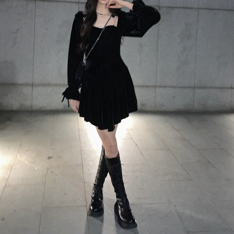 Váy nhung cổ vuông dành cho nữ phong cách Retro