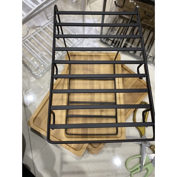 úp cốc, treo cốc gồm cả khay gỗ bên dưới