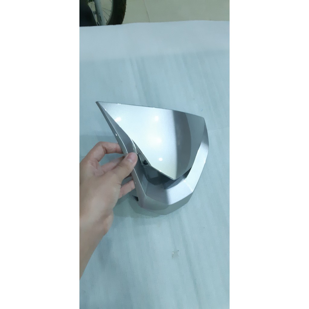 Nắp ốp đầu trước Luvias Bạc