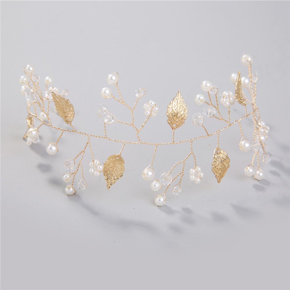 Cài tóc hình vương miện đính ngọc trai thủ công cho cô dâu