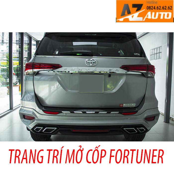 Ốp trang trí tay mở cốp sau - Toyota Fortuner 2017-2022 ( hàng chất )