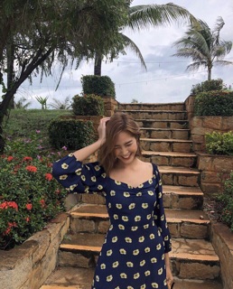 Đầm maxi hoa vàng