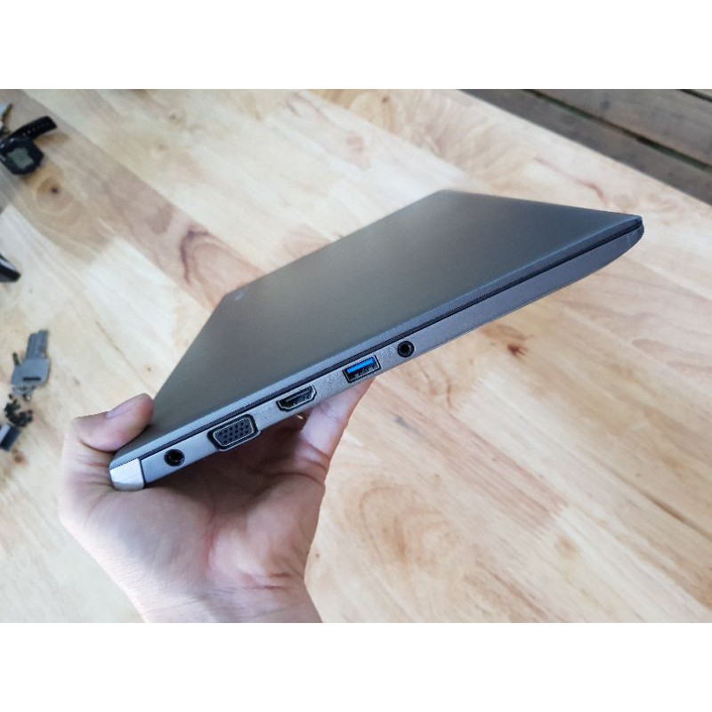 Toshiba Z30 gọn nhẹ 1.1kg pin lâu >5h mượt mát bền ổn định | BigBuy360 - bigbuy360.vn