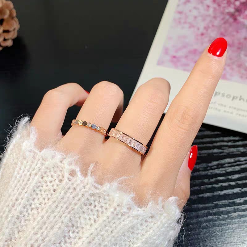 Nhẫn Cặp Bằng Thép Titan Mạ Vàng Hồng 18K Đính Đá Pha Lê