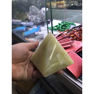 Kim tự tháp chặn giấy đá ngọc - msp: 55c