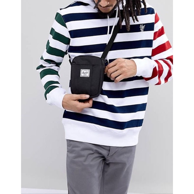 Túi Herschel dư xịn đét nam nữ đeo đều đẹp