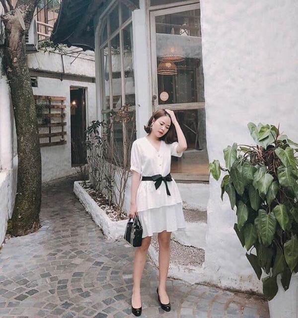 Váy Đũi Xoè Trắng Kèm Đai Nơ Đen