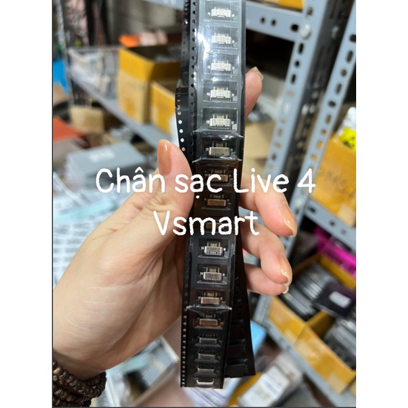 Chân Sạc rời Live 4 VSMART