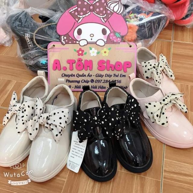 Giày bé gái e có 3 màu kem đen hồng. Có sz từ 32-37. Giá 99k hàng cực đẹp bao chất đk kiểm tra hàng trk ạ. Bbbbb