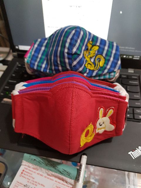 Khẩu trang hot kẻ/ thêu cho bé(hàng công ty)
