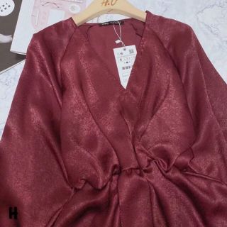 Váy cổ V pelum 2 tầng