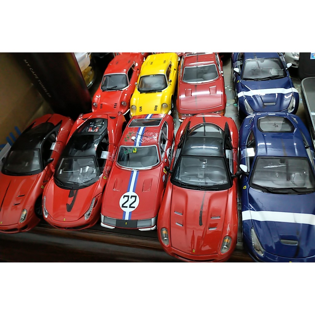 01 mô hình xe tĩnh ferrari tỷ lệ 1:24 có lỗi nặng nhẹ tùy giá nsx Bburago