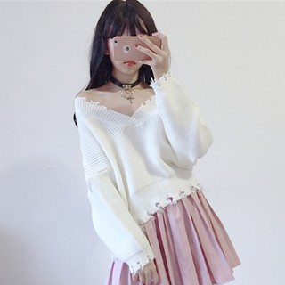 Áo len rách cổ trễ nữ tính