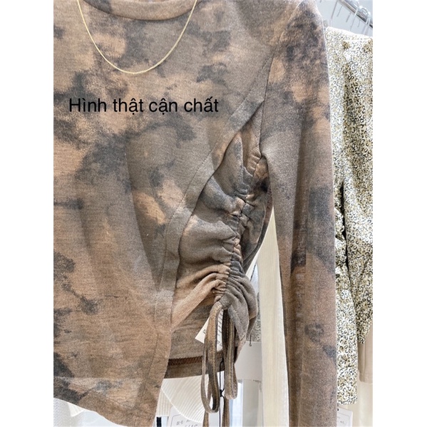 Áo thun dài tay họ tiết camo màu nâu khoét eo xẻ tà dây rút croptop