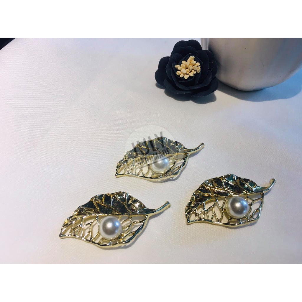 Center đá hạt trai