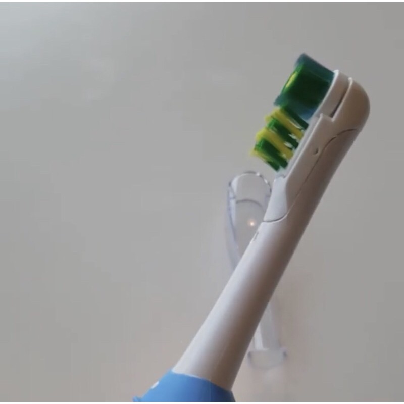 Bàn chải chạy pin OralB Cross Action Power