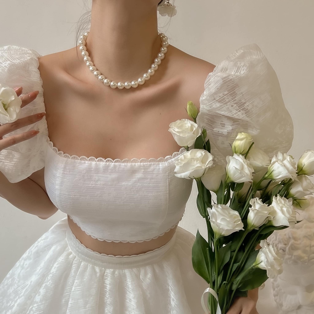 Set áo croptop cúp ngực tay phồng mix cùng chân váy ngắn dáng xòe