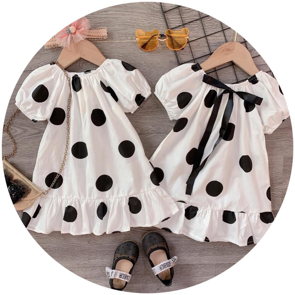 Váy bé gái - Váy trắng chấm bi to tay điệu
