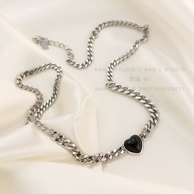 Love necklace does not fade light luxury  niche design titanium steel black peach heart clavicle chain trend