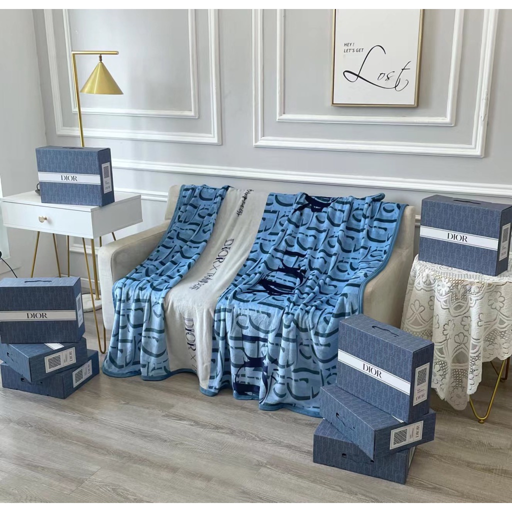 Chăn thu tuyết nhung mẫu thương hiệu,kèm hộp sang trọng lịch sự-kích thước 1mx1m5