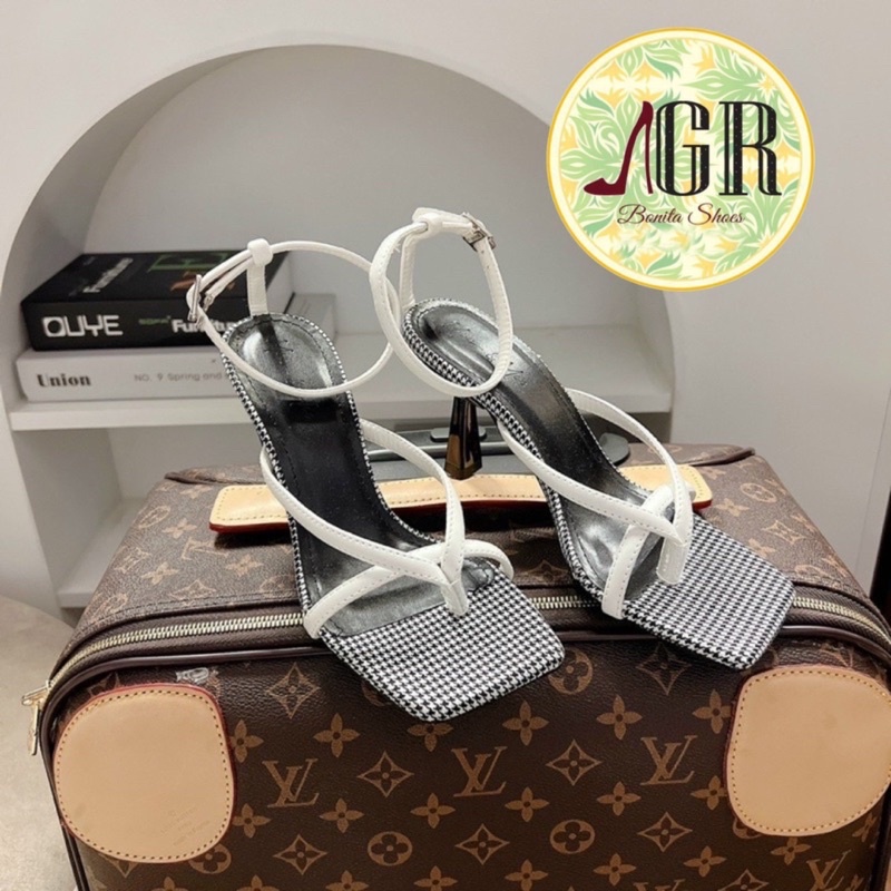 Sandal kẹp 3 dây phối lót màu sọc gót nhọn 6p