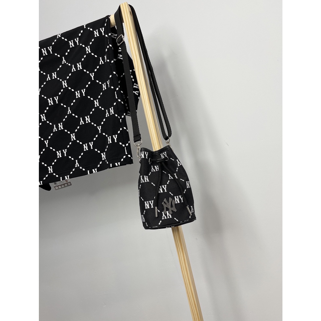 Túi đeo chéo nữ MLB NY Monogram mini bucket bag hàng DƯ FULL TEM TAG