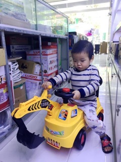 Xe Cẩu Chòi Chân Cho Bé Yêu