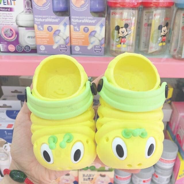 Dép con sâu nhộng cho bé