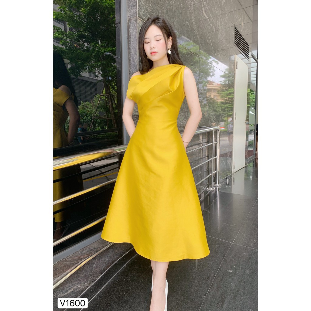 Váy vàng xòe lệch vai V1600 - Váy Xinh DVC ( Ảnh mẫu và ảnh trải sàn do shop tự chụp )