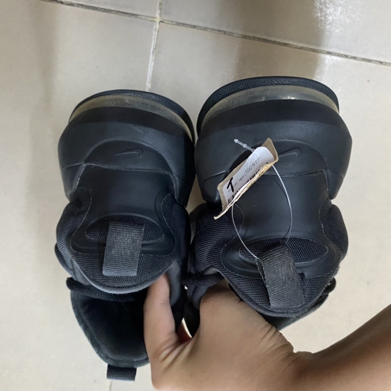 Giày chính hãng đã qua sử dụng