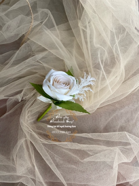 Hoa cầm tay cô dâu bằng giấy nhún