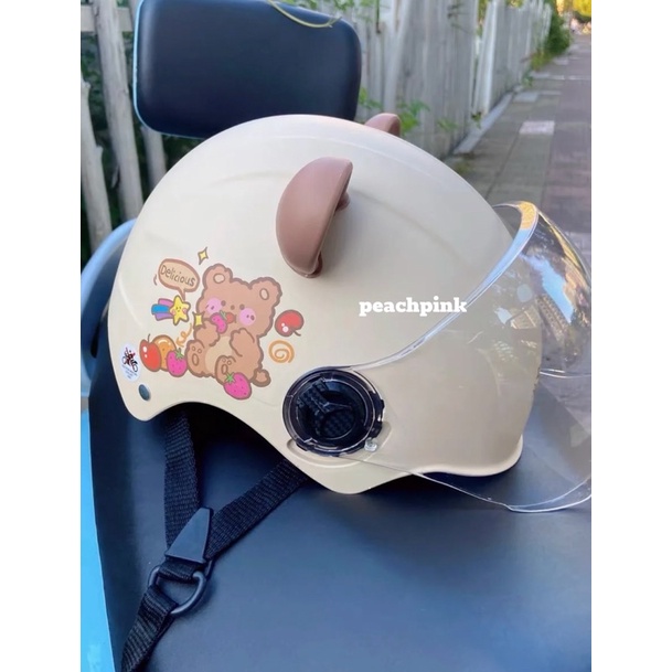 Mũ Bảo Hiểm Hình In Có Kính Chắn Tặng Kèm Tai Gấu Dễ Thương