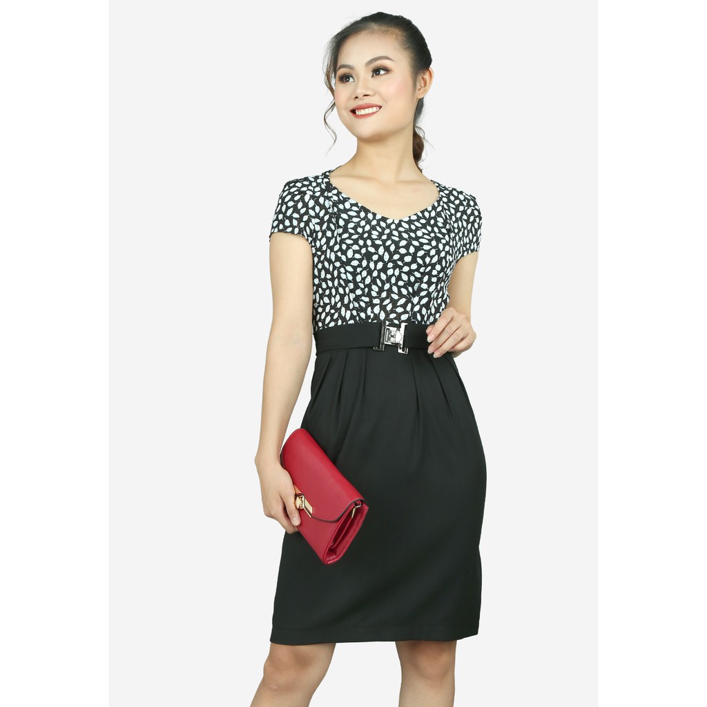 Đầm lụa chấm bi đen pha đen tay cộc cổ tim đai móc The One Fashion DDY0803CBD