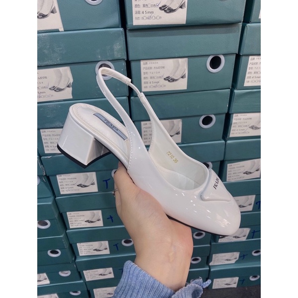 Giày gót thấp 3cm da bóng Prada